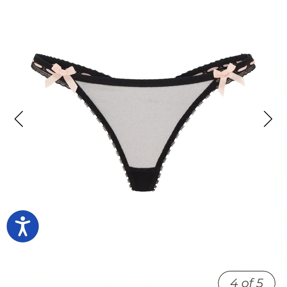 Elegant Black and Pink Lingerie Set - Picture 4 of 7